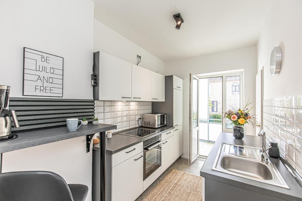 Fewo1846 - Kommood - Zentral Gelegenes Studio-Apartment Mit Balkon Im Hochparterre Фленсбург Екстер'єр фото